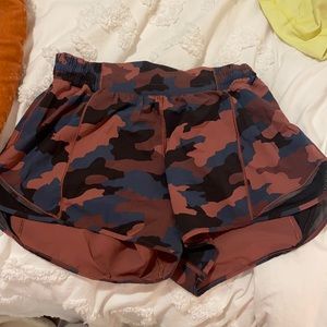 Lululemon Hotty Hot 4 inch shorts